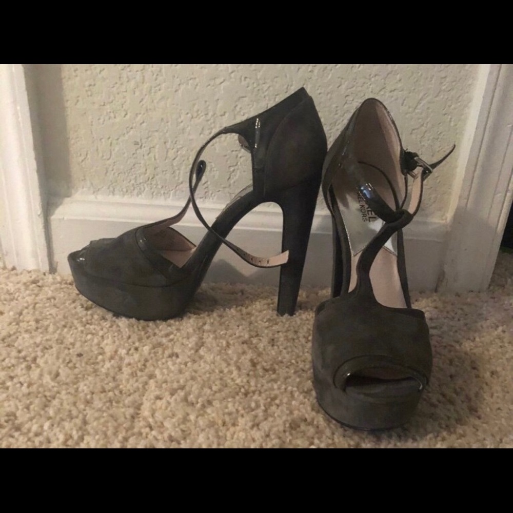 Gray heels